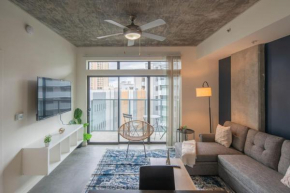 Adorable 1BD - Central Downtown - Gym, Pool, Parking